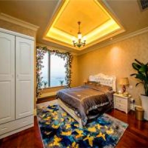 让宽肩新娘也娇小可爱 挑婚纱法则(肩宽适合什么婚纱)