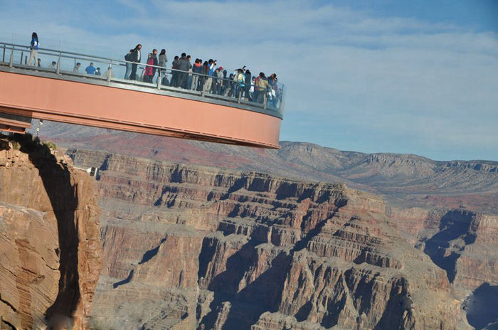 世界上8个最惊心动魄的景点(图9) 世界上8个最惊心动魄的景点--置顶表情